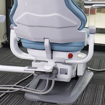 CE Approved American Style Dental Implant Chair Unit,Cart Type Optional,Spacious and Comfortable,Central Suction System With Place Selection Valve,With 1 Dentist Stool & 1 Assistant Stool